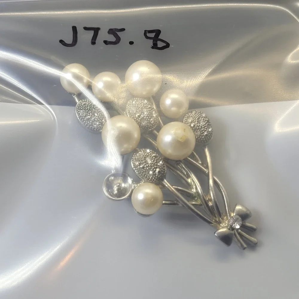 Unbranded Faux Pearl Rhinestone Bouquet Brooch Silver Tone Vintage Style‎ FAIR